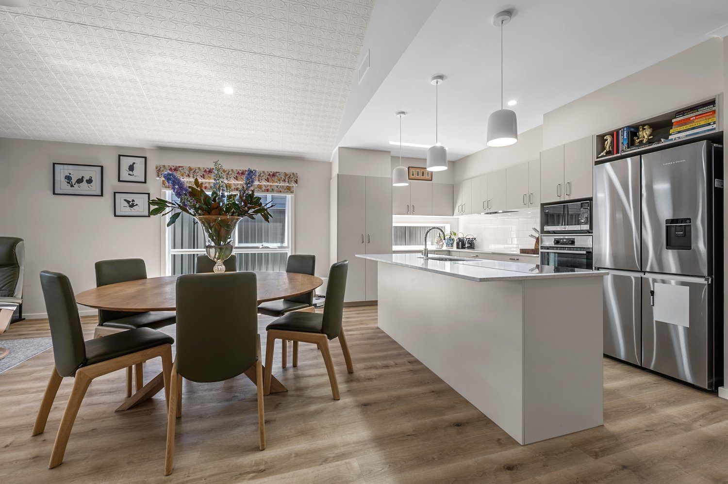 Elegant Home, Premium Extras