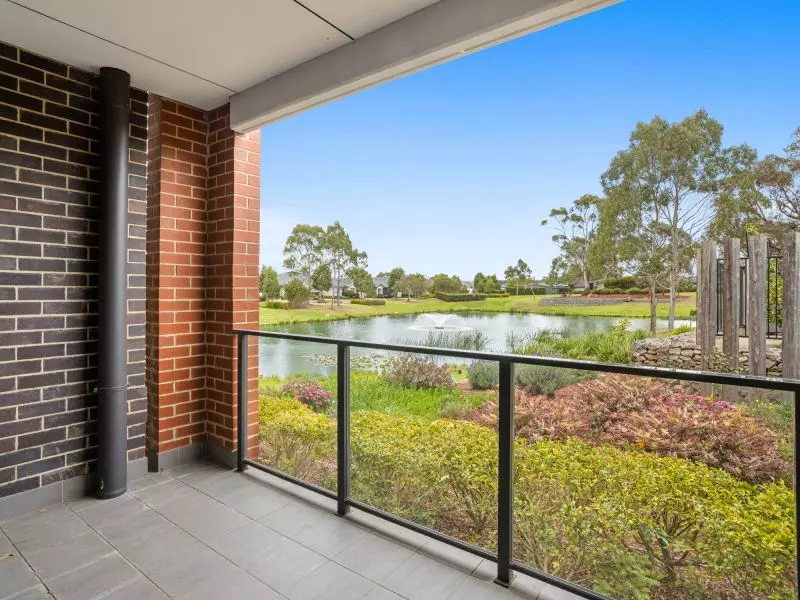 UNDER OFFER Light-filled ground floor apartment with lagoon views!