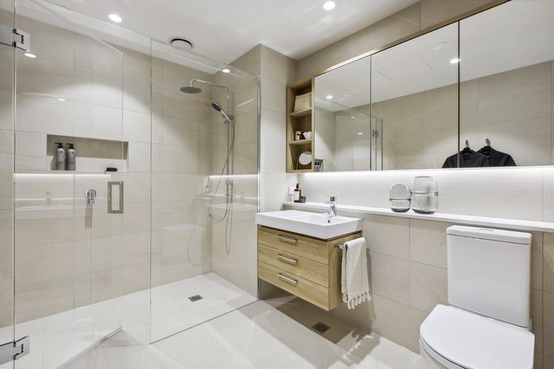 City Views and Spacious Design in Exclusive Apartment