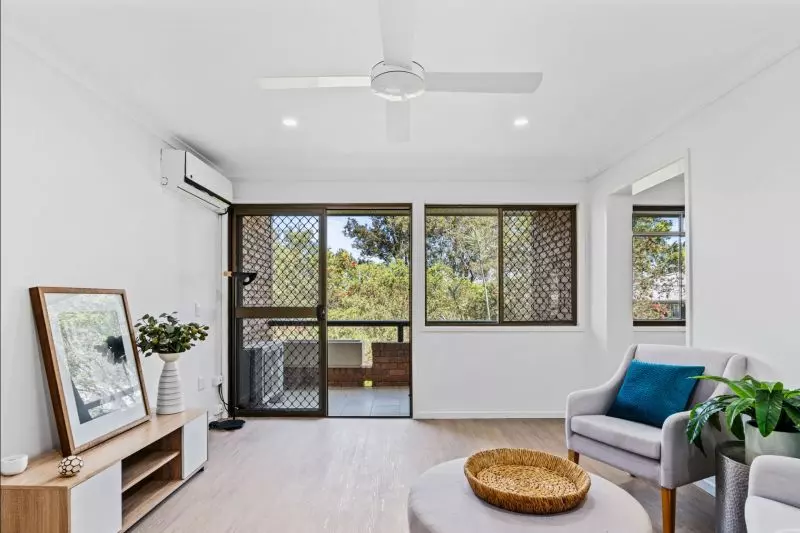 Serene top-floor one-bedroom apartment