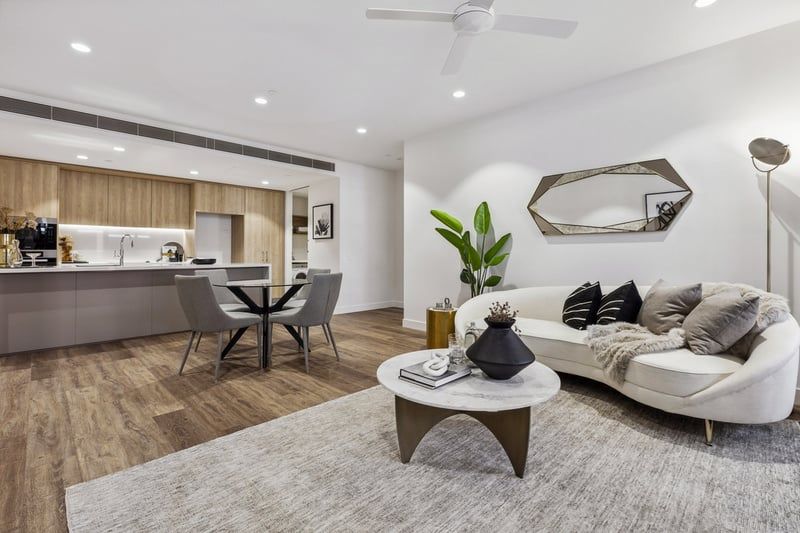 City Views and Spacious Design in Exclusive Apartment