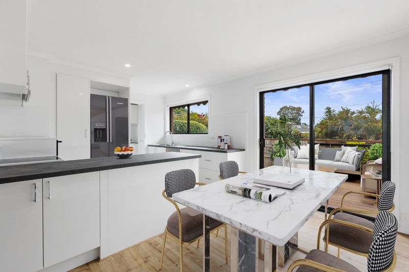 Peaceful Retreat with Garden, Deck and Spacious Garage