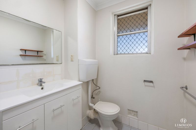 Scenic Hilltop Apartment