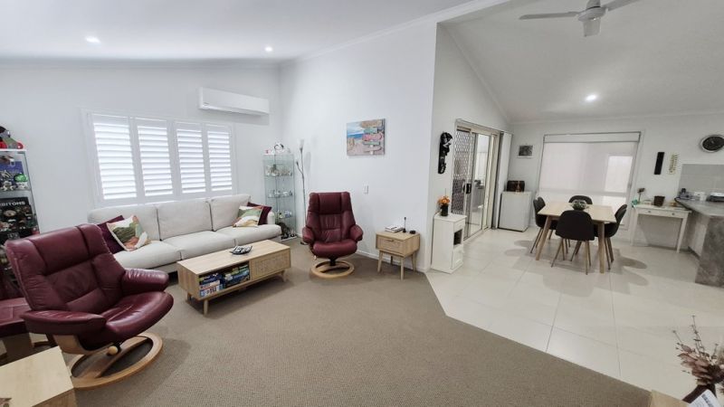 Looking for it's new owner, oversized beauty!