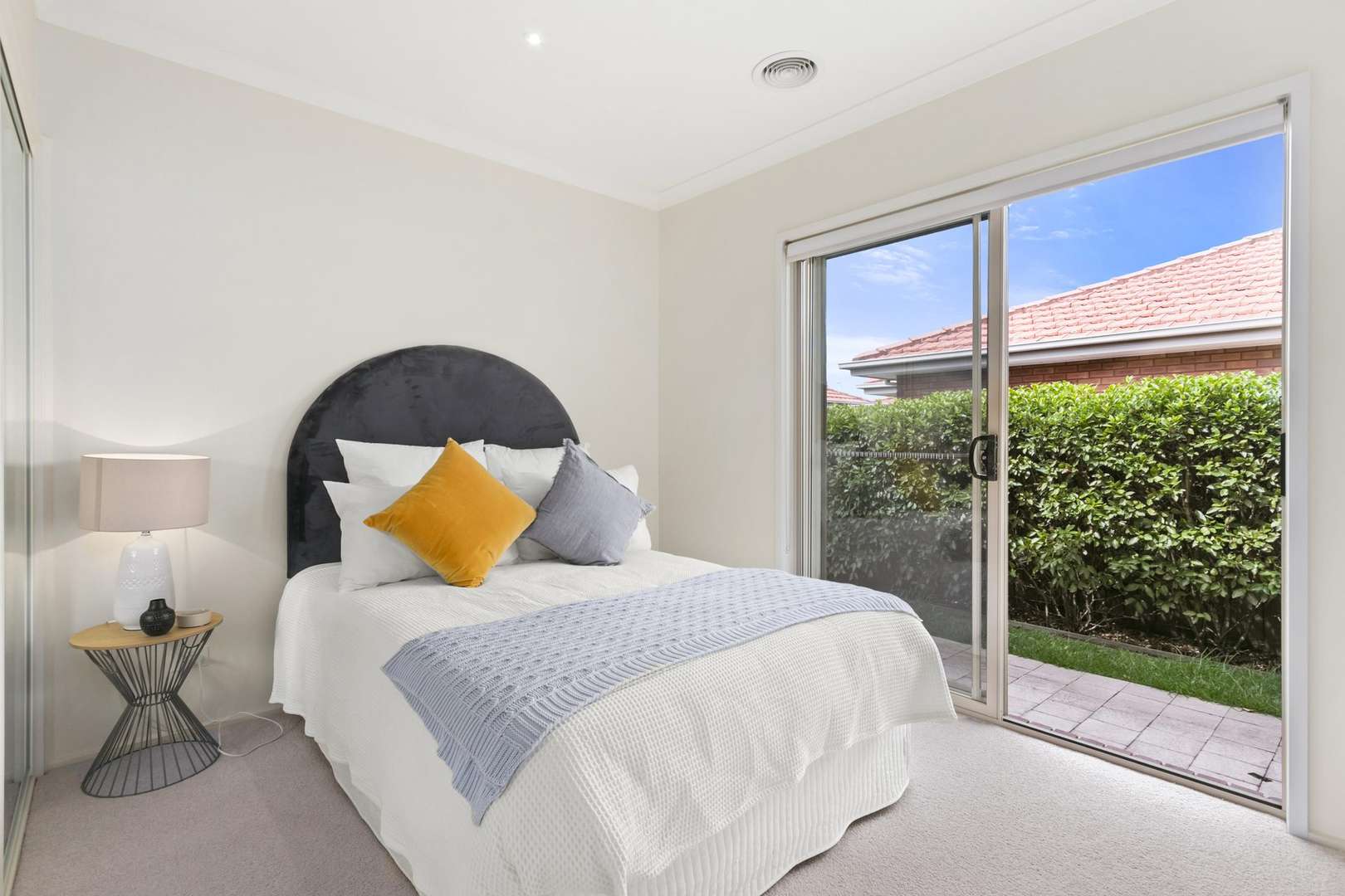Stylish, 2-bedroom, modern villa close to the shops