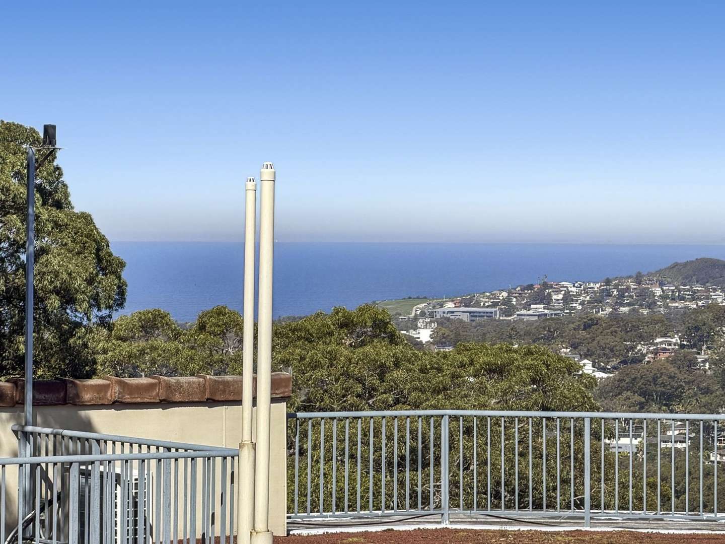 Contemporary coastal living with beautiful water views to long reef