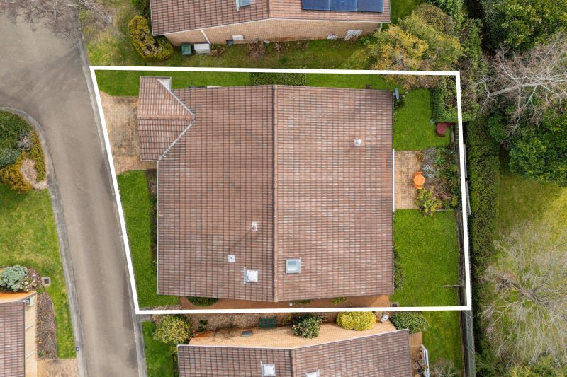 Sun-filled, Freestanding 3 Bedroom Cottage