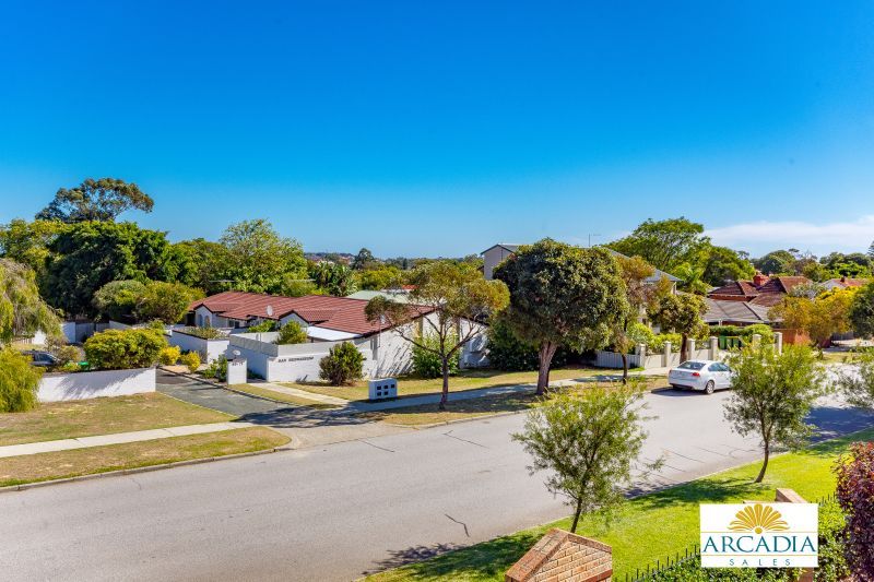 ARCADIA WATERS BICTON - 3 Bedroom Parquetry Floor Stunner