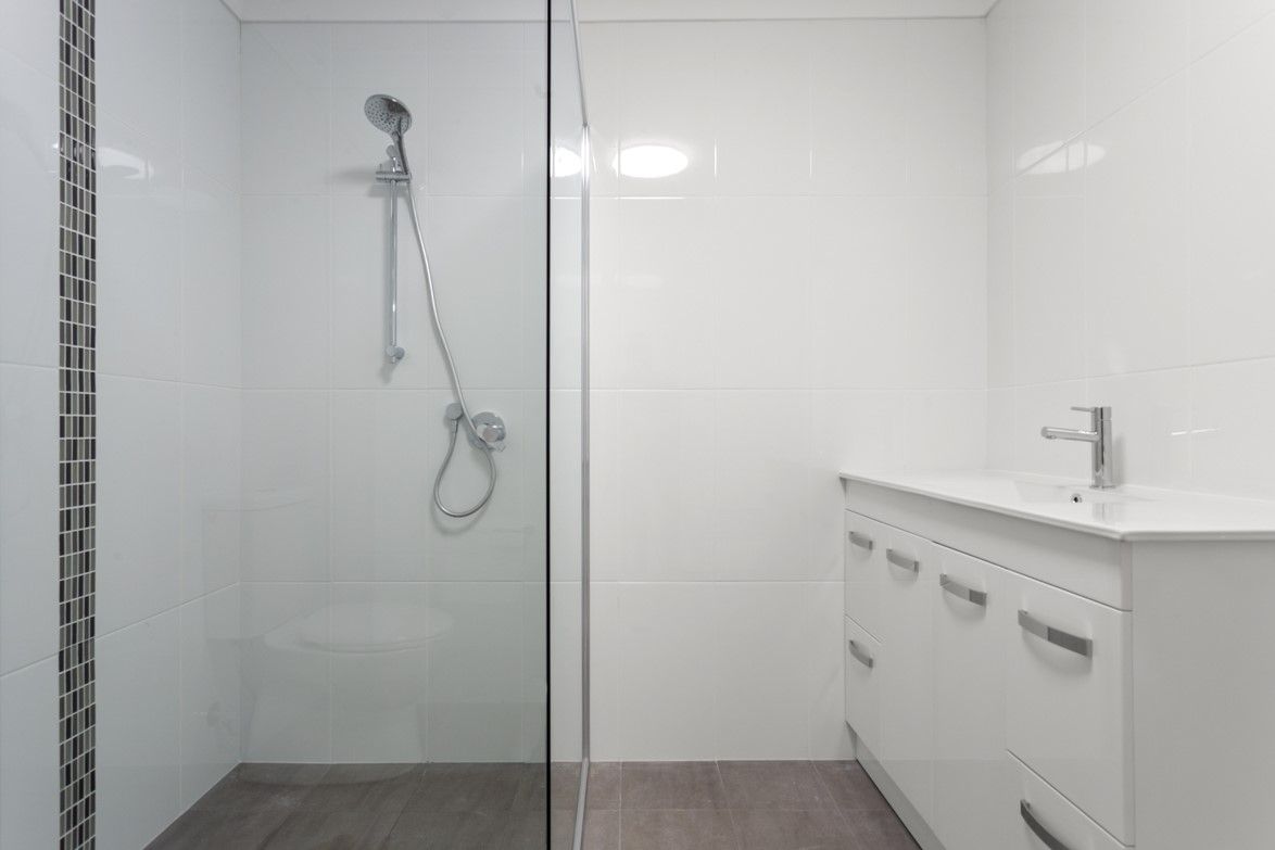 Modern 2 Bedroom Apartment with Large Balcony