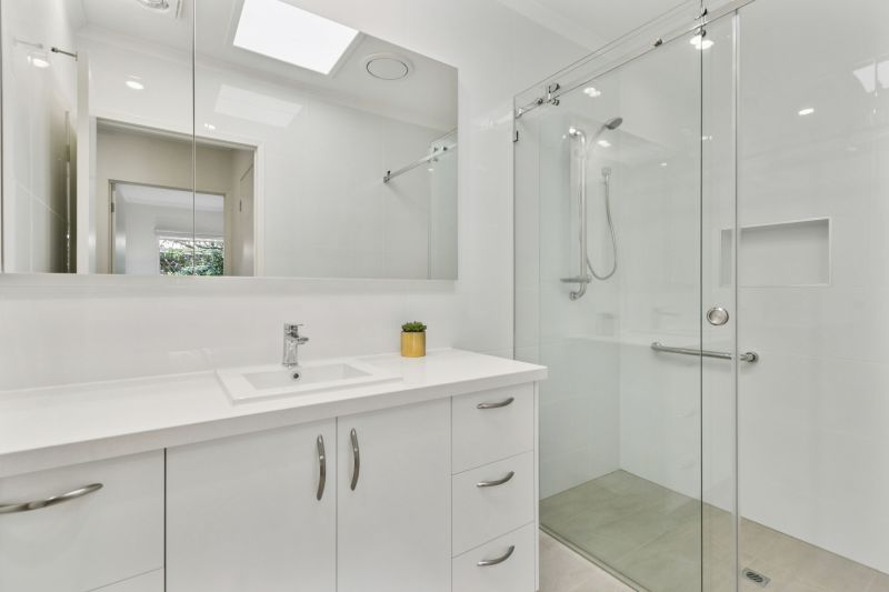 Beautifully refurbished 2-bed plus study villa