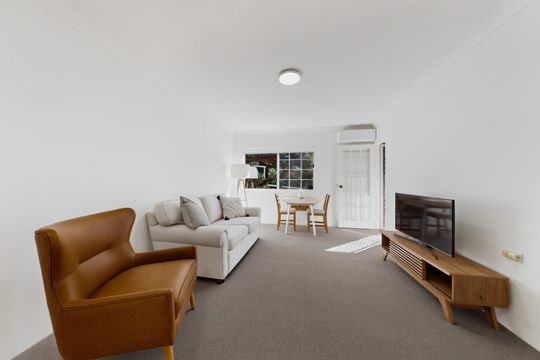 Fully Renovated Ground Floor Serviced Apartment – Sunny North-Facing Balcony