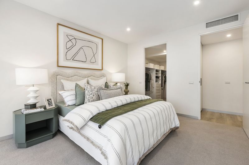 North-facing 2-bedroom apartment with views!