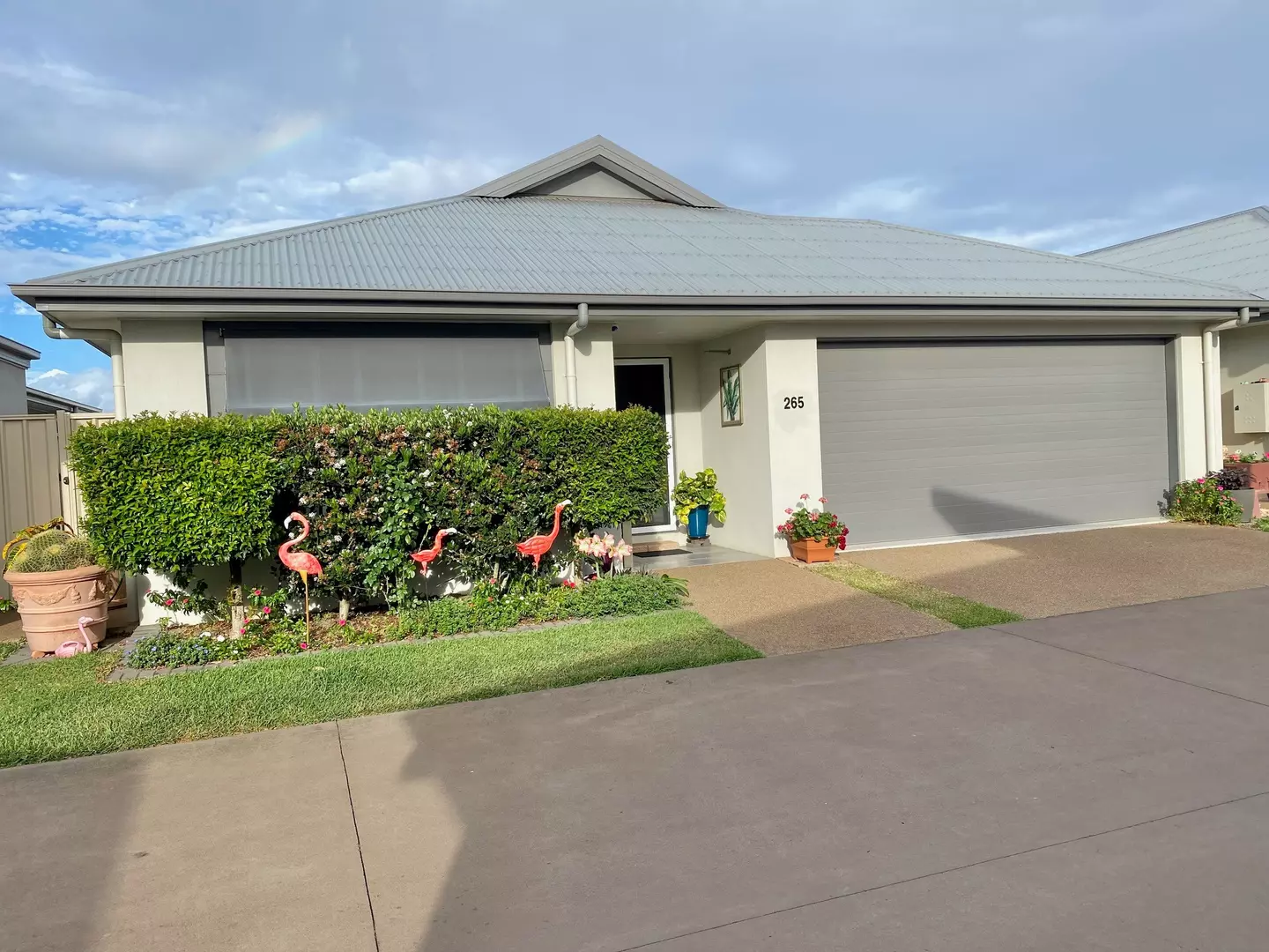 IT FELLS LIKE HOME - 265 OUTLOOK