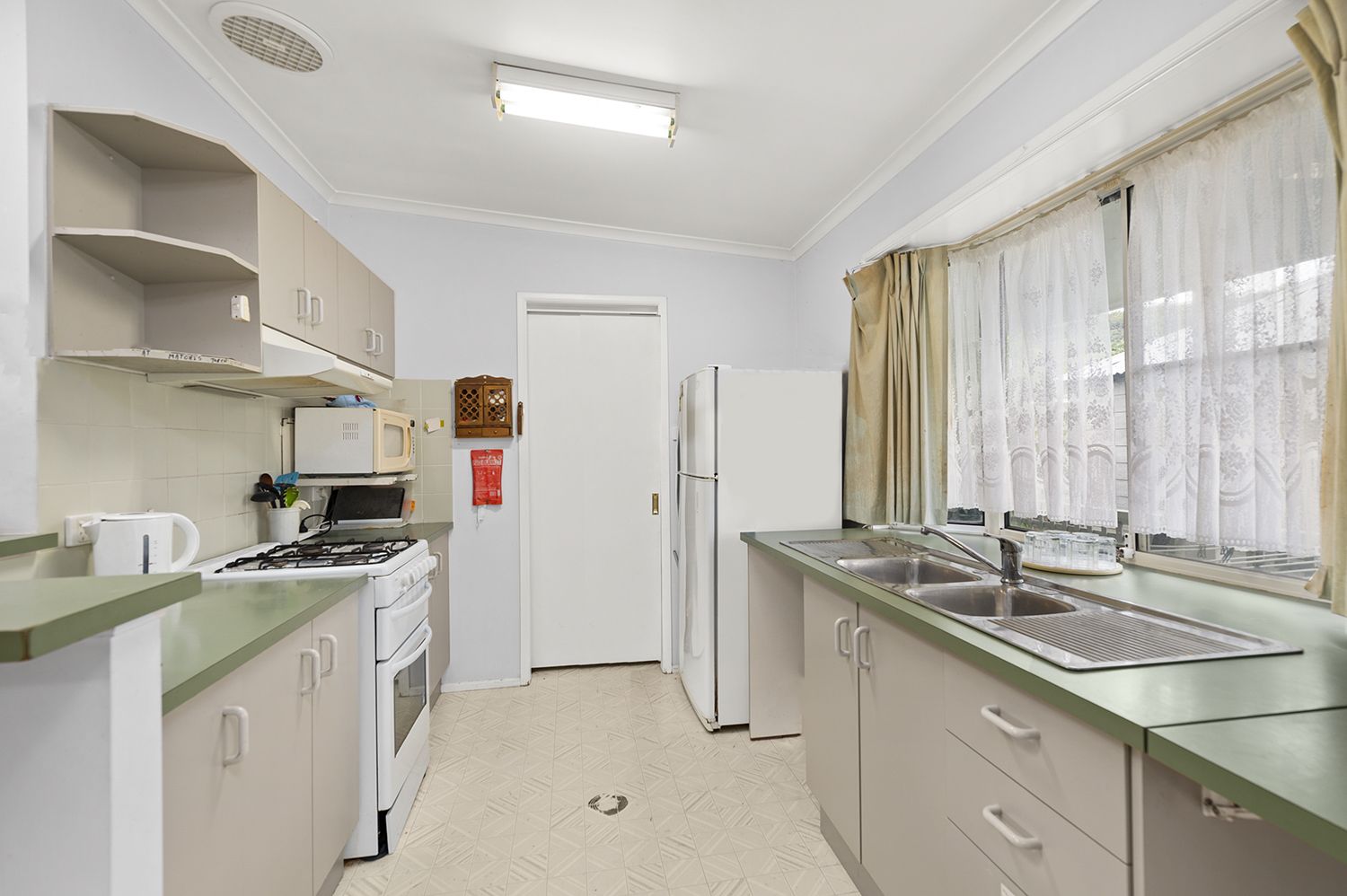 So Much Space - Renovate to your own preferred style - 3 Bedrooms / 2 Full Length Verandas