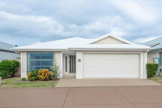 Stylish Living in a Prime Lifestyle Setting 