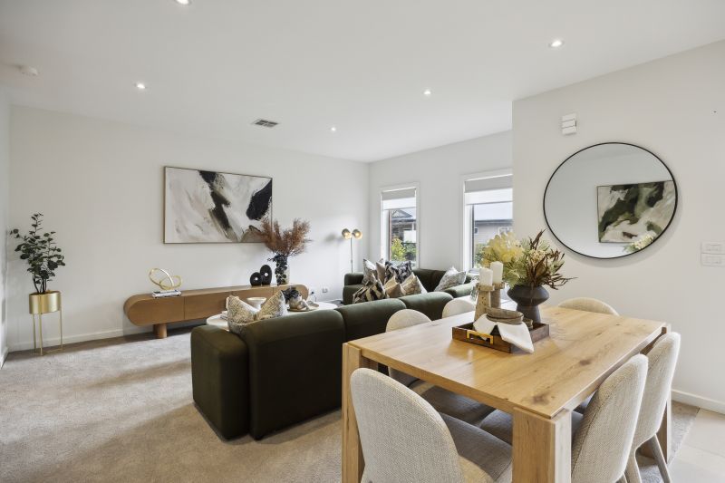 Modern 2-bedroom and study villa with private courtyard