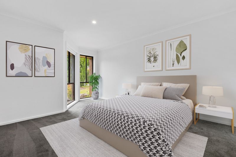 Peaceful Retreat with Garden, Deck and Spacious Garage