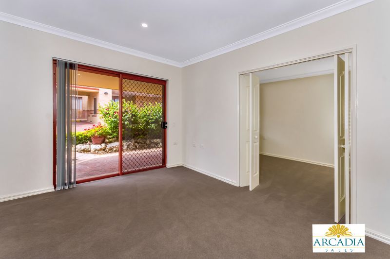 ARCADIA WATERS BICTON - Sought After Ground Floor Villa