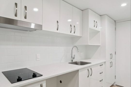 Charming studio apartment overlooking lush greenery