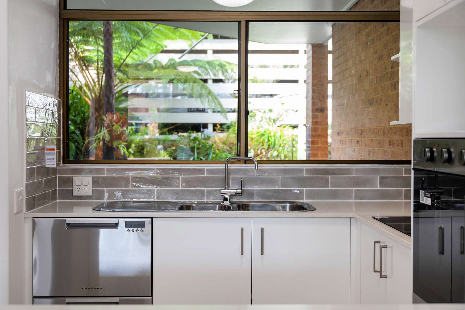 Beautifully Refurbished 2-Bedroom Unit!