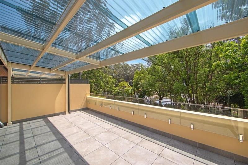 Stylish Villa with Stunning Bushland and Lake Views from Balcony