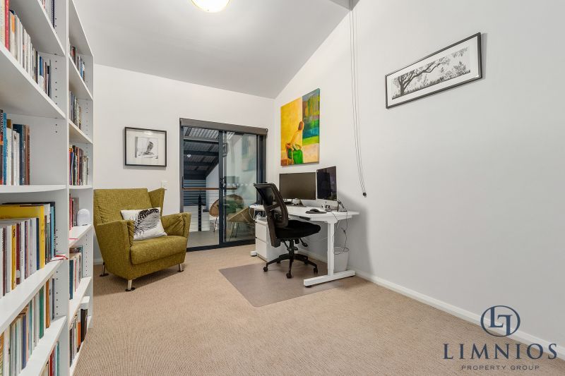 Warehouse Terrace Style Apartment With 3 Bedrooms Plus a Study!!