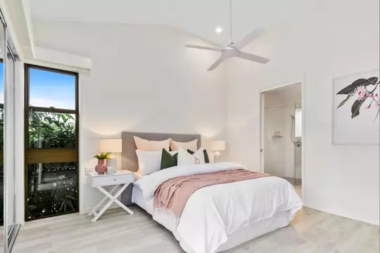 Available now! Fully renovated 2 bedroom villa close to everything on offer!