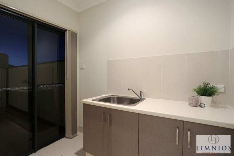 Spacious End Villa