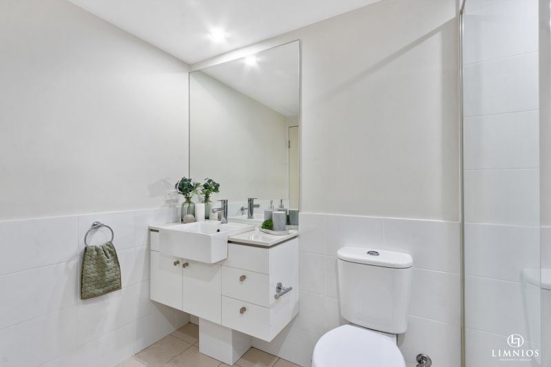 Resort Lifestyle On The City Fringe!