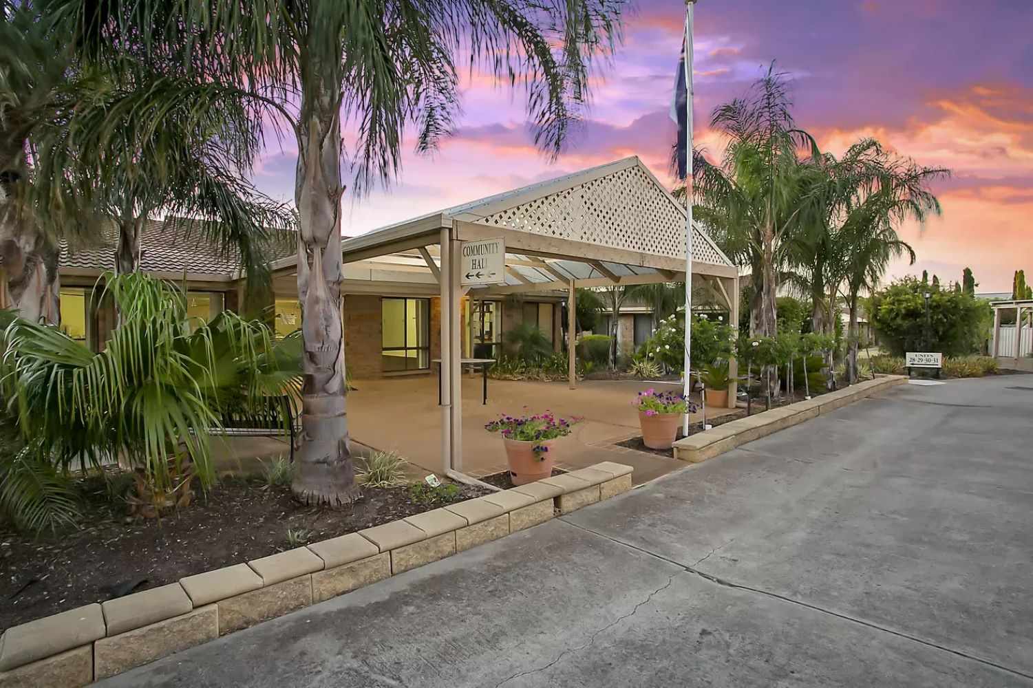 Resthaven ‘Glynde Lodge’ Retirement Living offers 81 charming and low-maintenance units, set amongst beautifully maintained grounds.