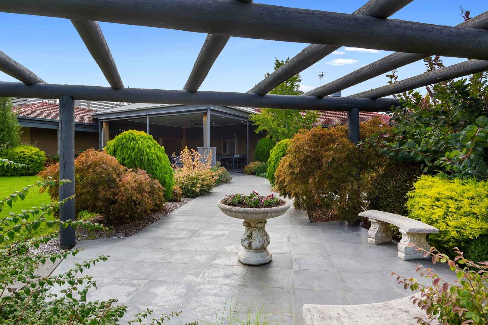 Beautiful two-bed villa on a large block