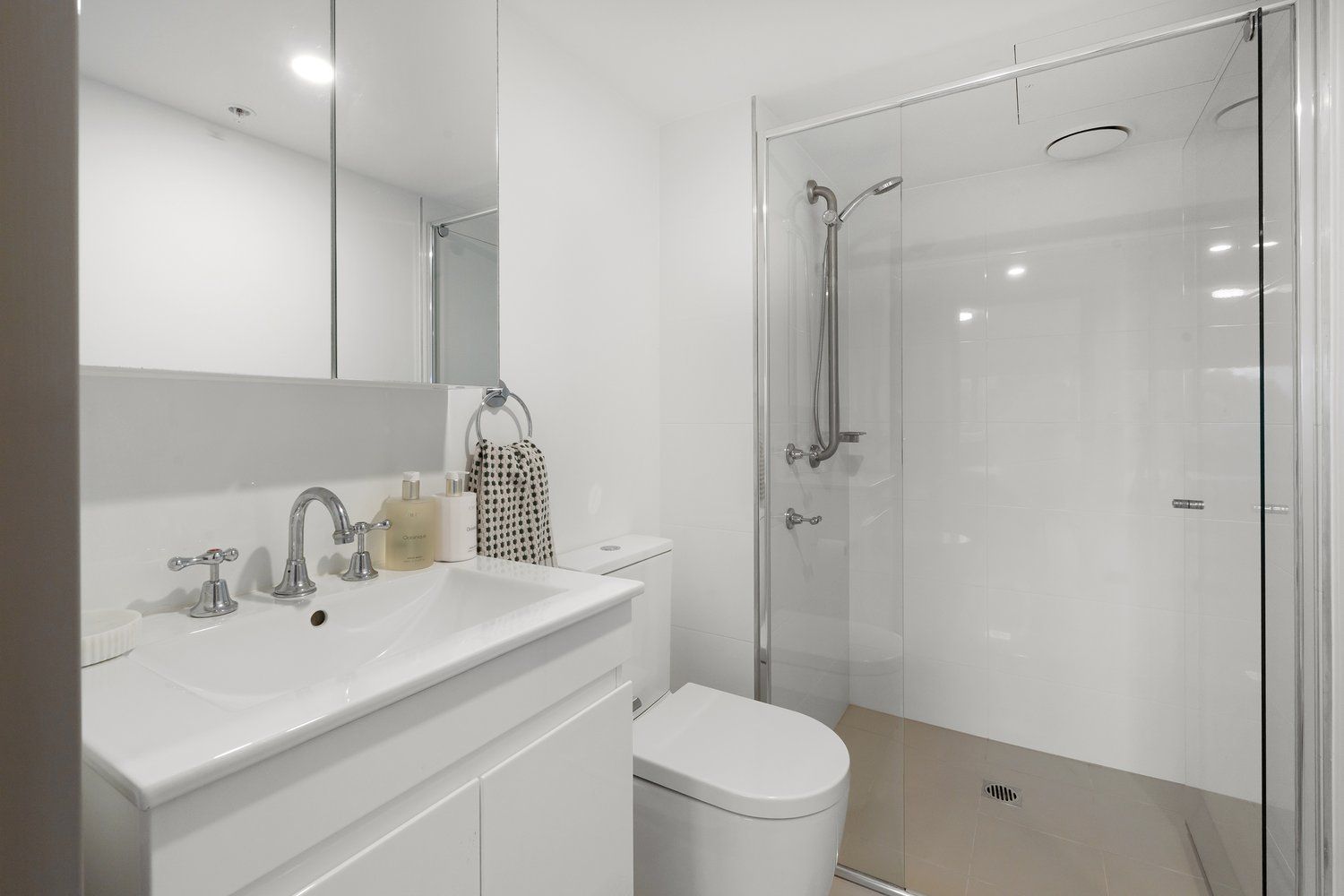 Stylish One-Bedroom Apartment at Goodwin Village