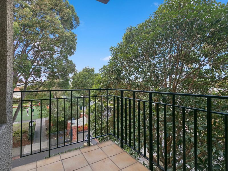 Refurbished Apartment with Leafy Balcony Retreat