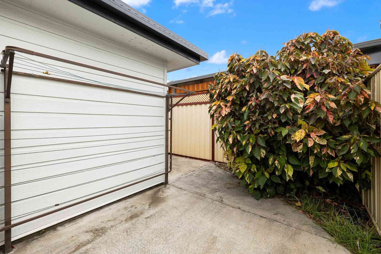 Easy walk to the clubhouse and on the sunny side of Palm Court.