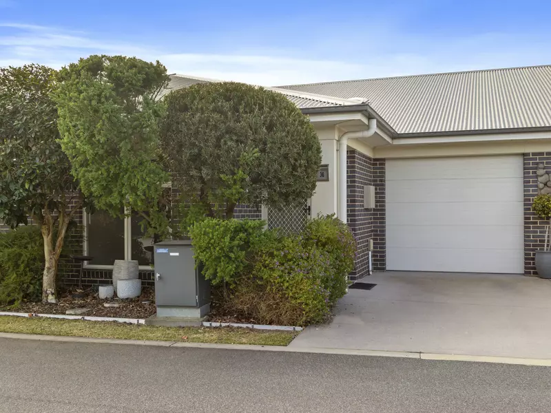 Stylish Villa with Private Alfresco Haven