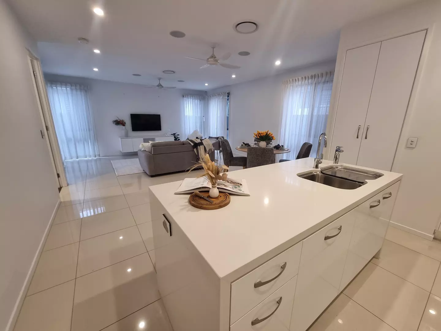 Where the Living is Easy… V109 Living Gems