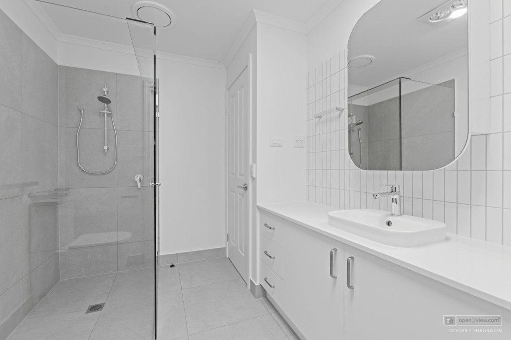 Newly Renovated in quiet court location