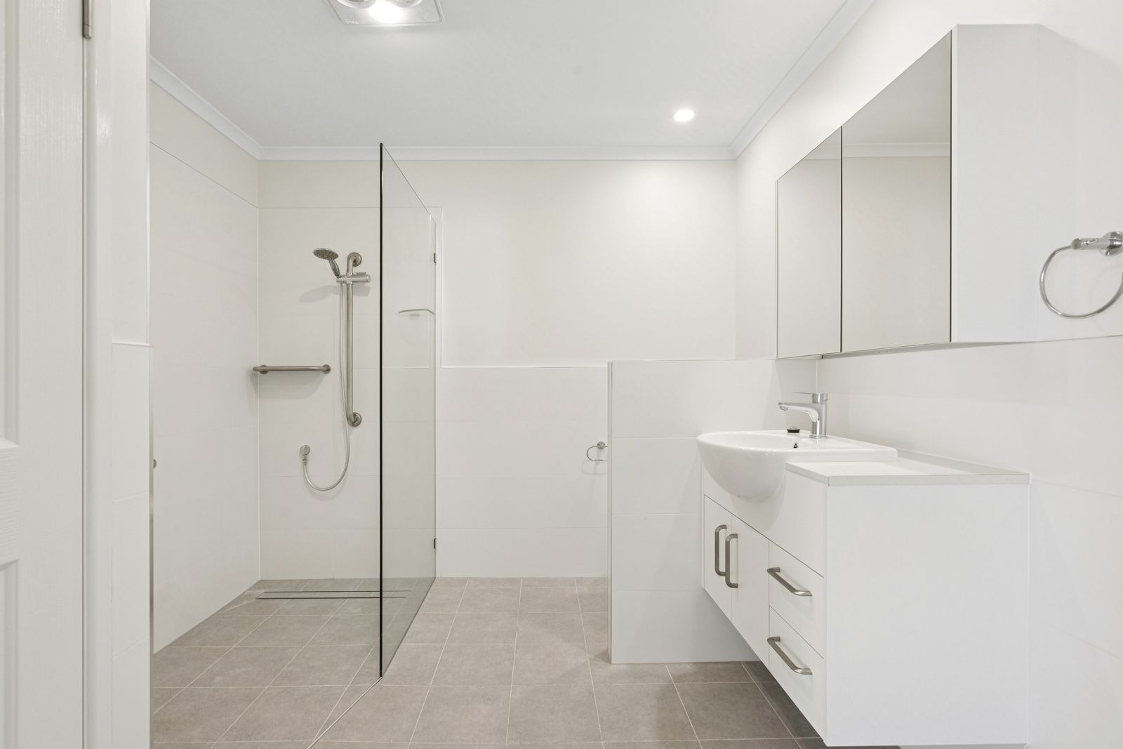 Beautiful two bedroom, one bathroom villa with lock up garage.