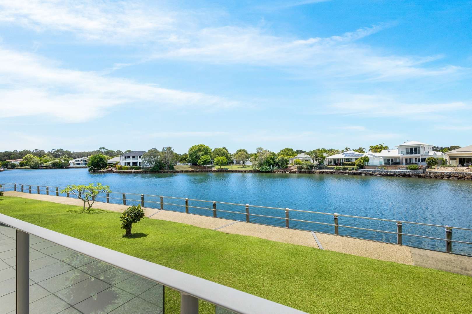 Newly Refurbished, 2-bedroom apartment in Twin Waters