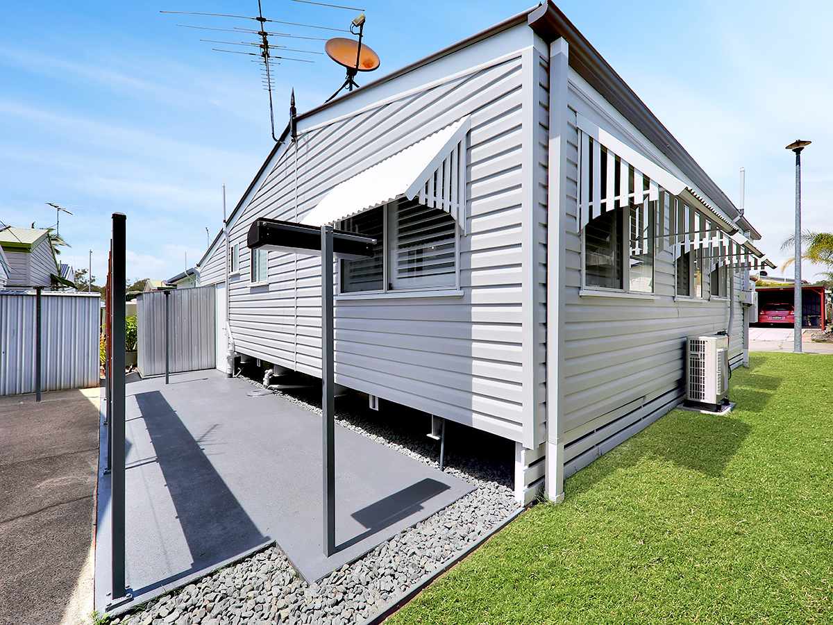 Villa - 2 Bedroom + Enclosed Sun Room + Renovated - SOLD!