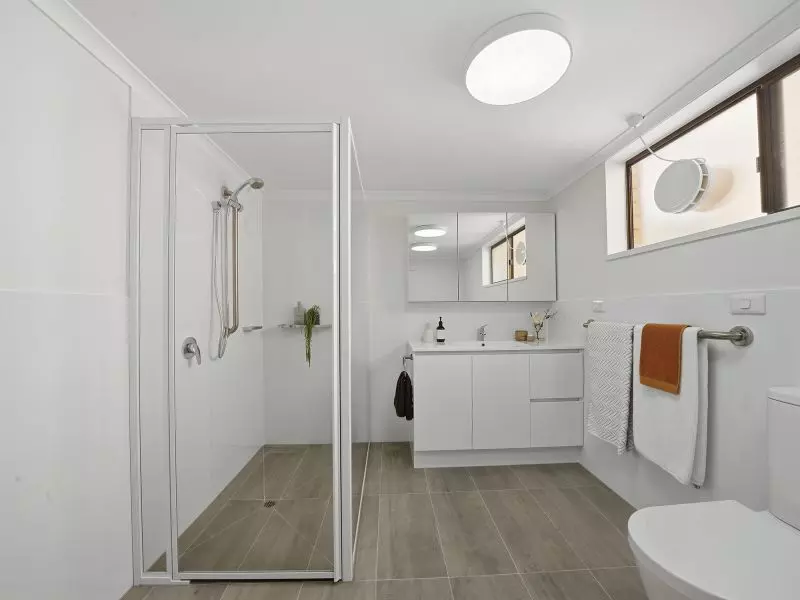 North Facing Villa With Views of Derwent River