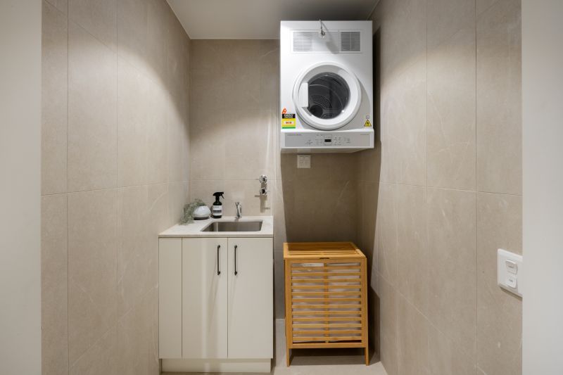 Spacious 2-bedroom apartment with private balcony & study nook