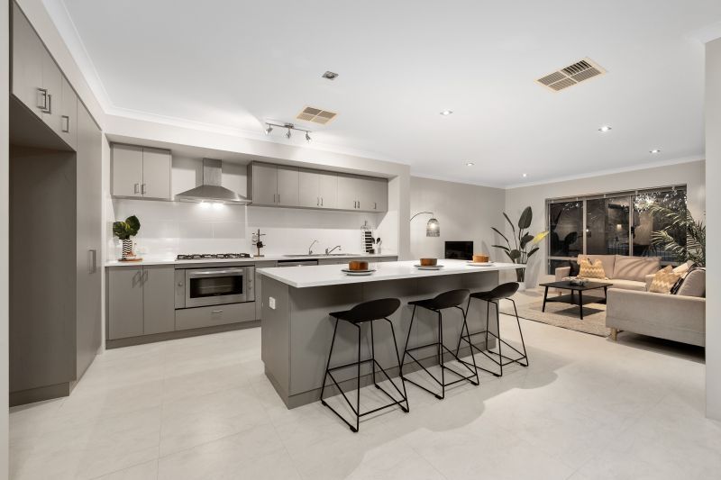 Spacious Riverside Family Retreat!