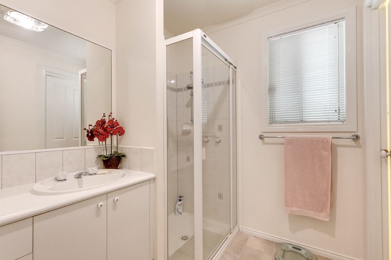 Pet friendly home in welcoming over 55s community