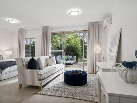 Light-filled apartment with a verdant view