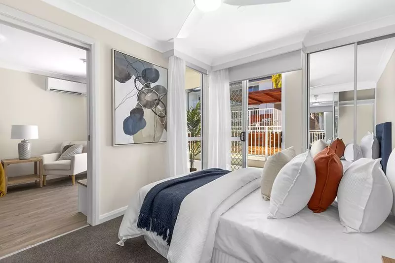 Beautifully renovated one bedroom serviced apartment with separate bedroom and ensuite plus kitchenette and terrace next to the pool area.