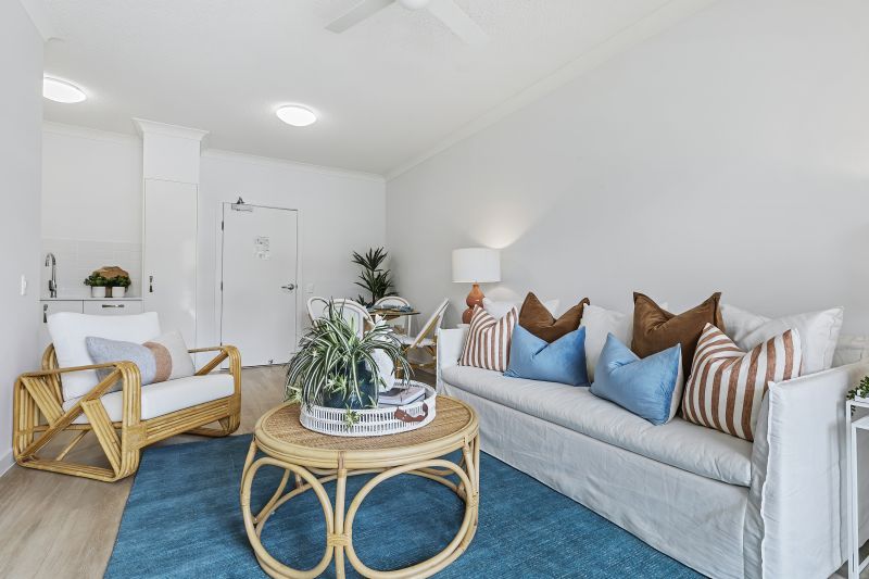 Sunny 1-bedroom apartment with beautiful community views