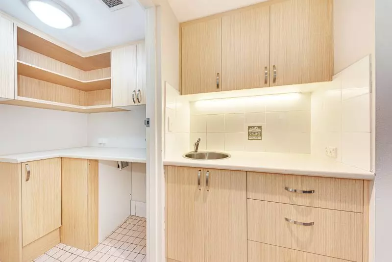 NORTH FACING, GROUND FLOOR GARDEN APARTMENT