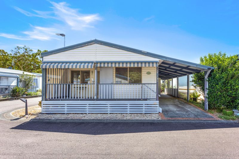 Spacious Corner Block Living - Simply Move In & Relax!