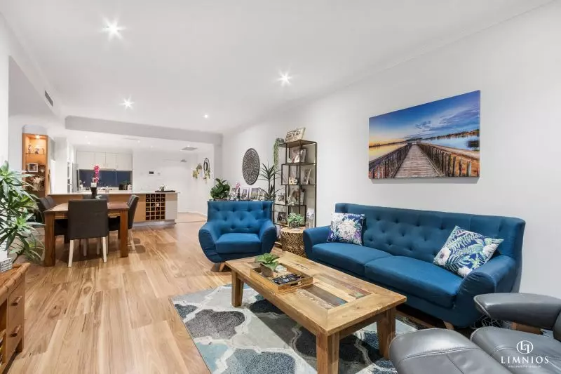 Oversize apartment with park views!